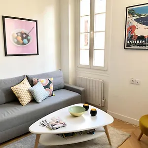 Charming And Modernly Designed 2 Bedroom - Old Town Appartement